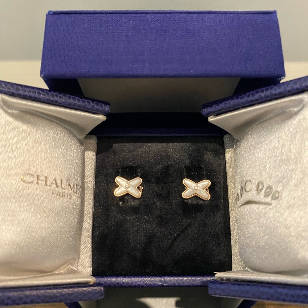 18k Rose gold with mother of pearl diamond Earrings